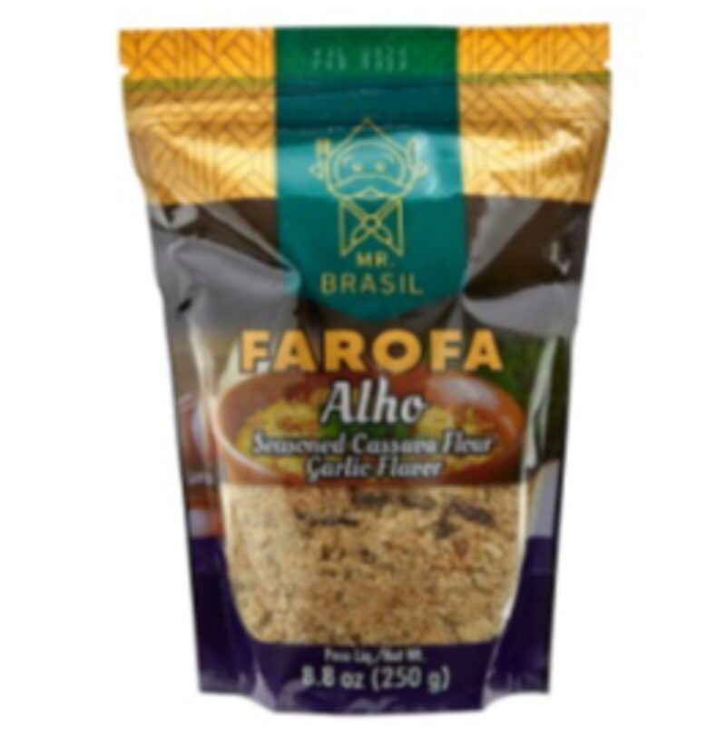 Pacote de farofa de alho Mr Brasil 250g em destaque, mostrando a embalagem e o produto pronto para consumo.